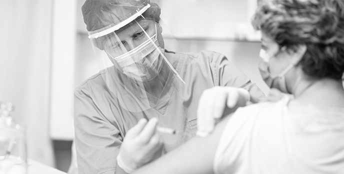 Medienmitteilung: COVID-19-Impfung: Krankenversicherer bieten Hand